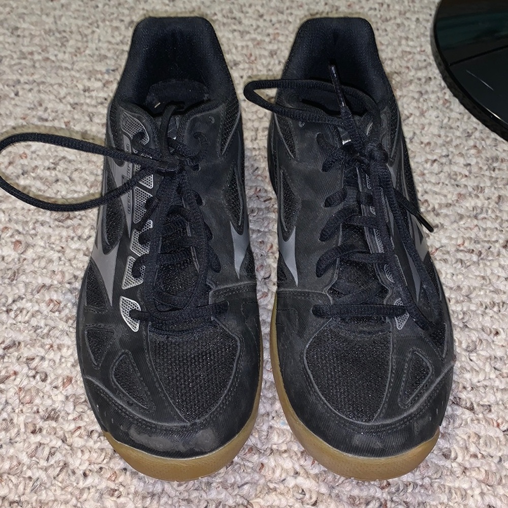 Mizuno cyclone speed 2 volleyball shoes.